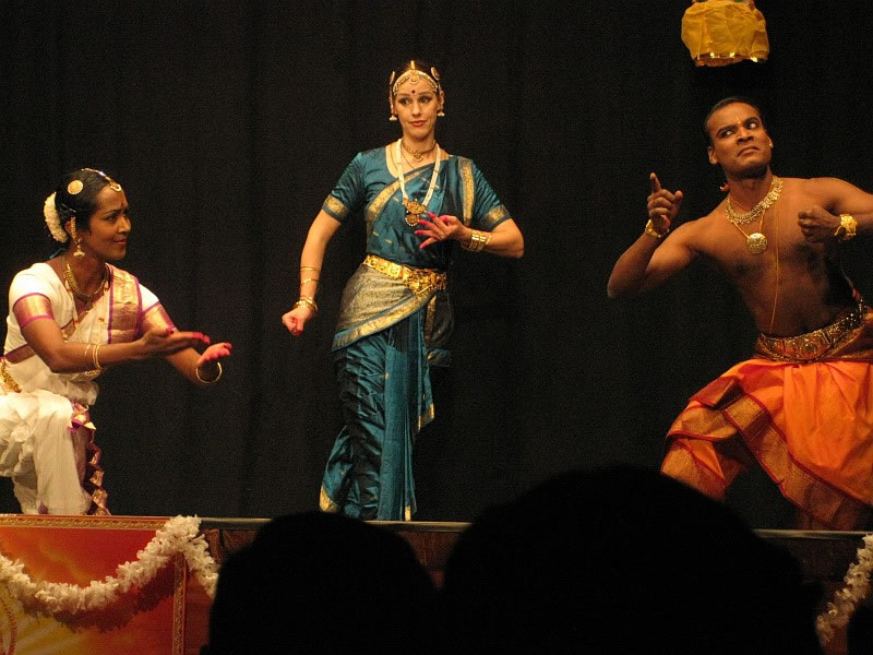 Kumudini, Elis, Senthil - Jaganmohanane Krishna