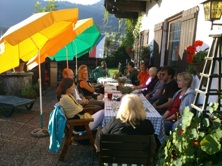 Essen auf der Sonnenterrasse Alpengasthof Peter Rosegger